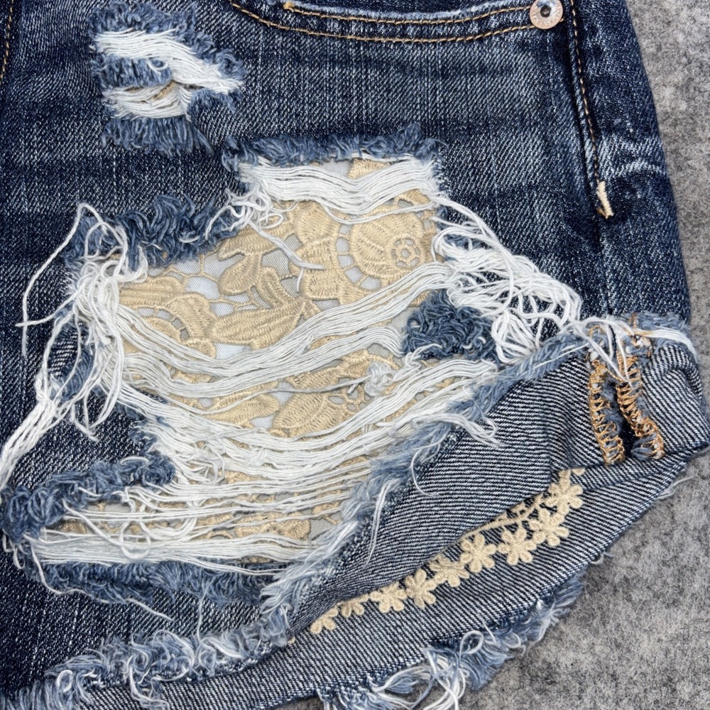 American Eagle Hi-Rise Festival Denim Shorts Women's 6 Distressed Crochet Cute - Picture 3 of 10